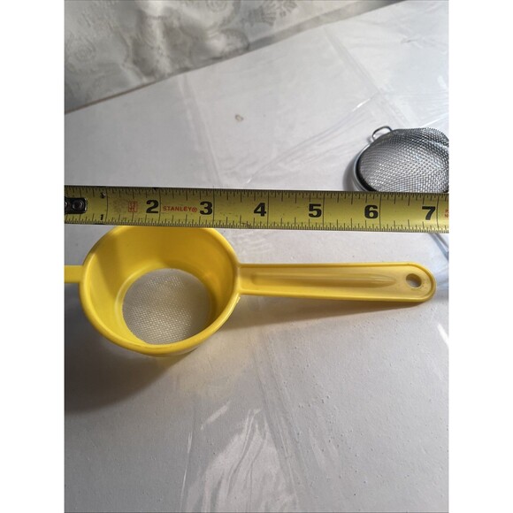 1 Vintage Hand Held Strainer Sifter 1 Plastic Strainer/1 Pampered Chef Pan Scrap - Picture 4 of 6